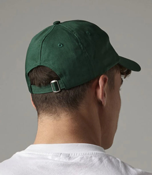 Person wearing a green cap from behind on a plain background